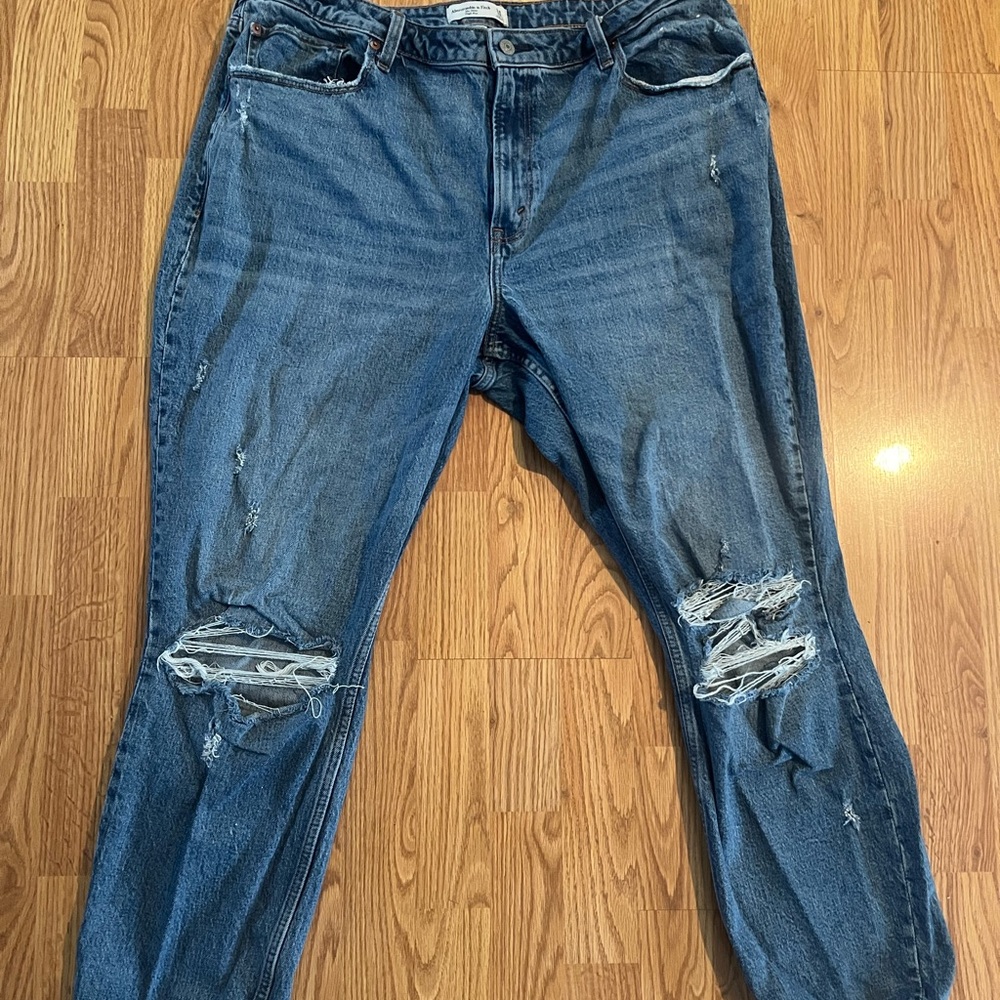 Abercrombie & Fitch Curve Love The Mom High Rise Blue Jeans